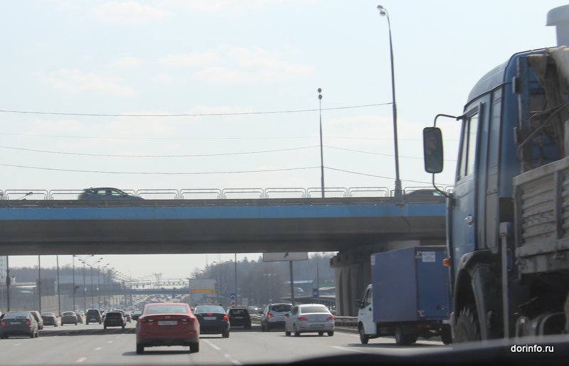 Движение транзитных большегрузов ограничено по Москве и МКАД на год - «ДТП»
