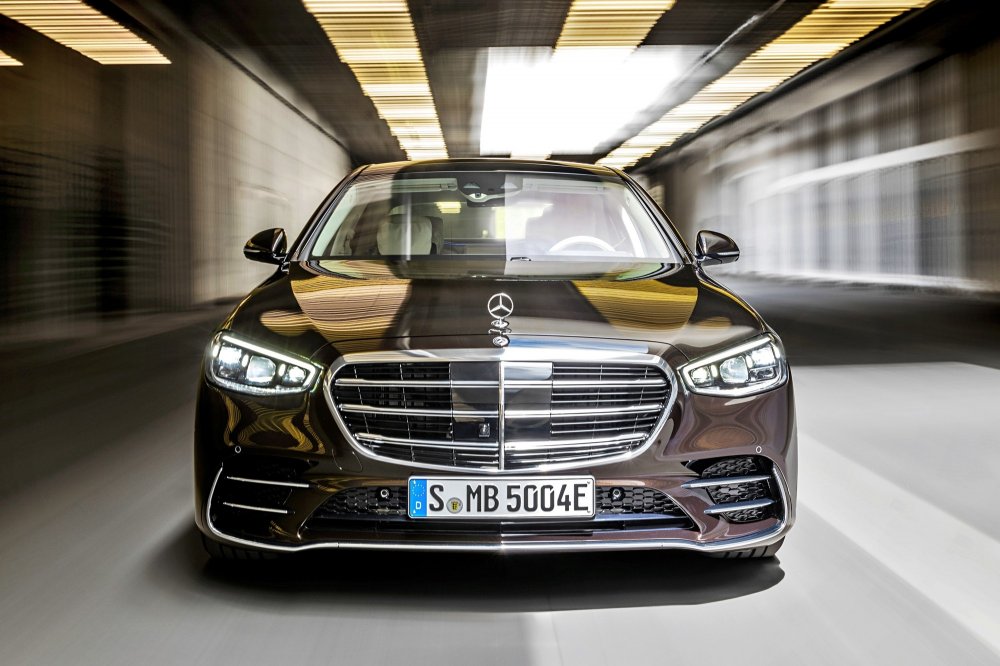 Mercedes-Benz отделится от Daimler. Марку и производителя перестанут путать - «Daimler»