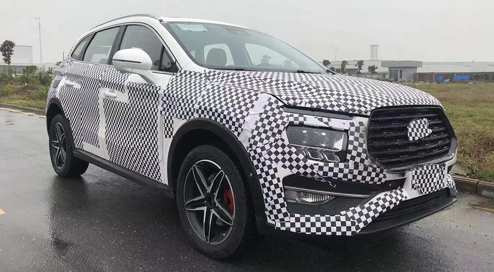 Новый кроссовер от марки, скопировавшей Lada Xray: ещё одна модель «по мотивам» - «Landwind»