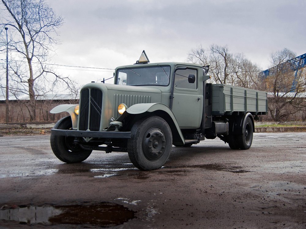 Низкая посадка, кабина из жести и много тумблеров: тест-драйв Citroen Т45 1940 года - «Грузовики и автобусы»