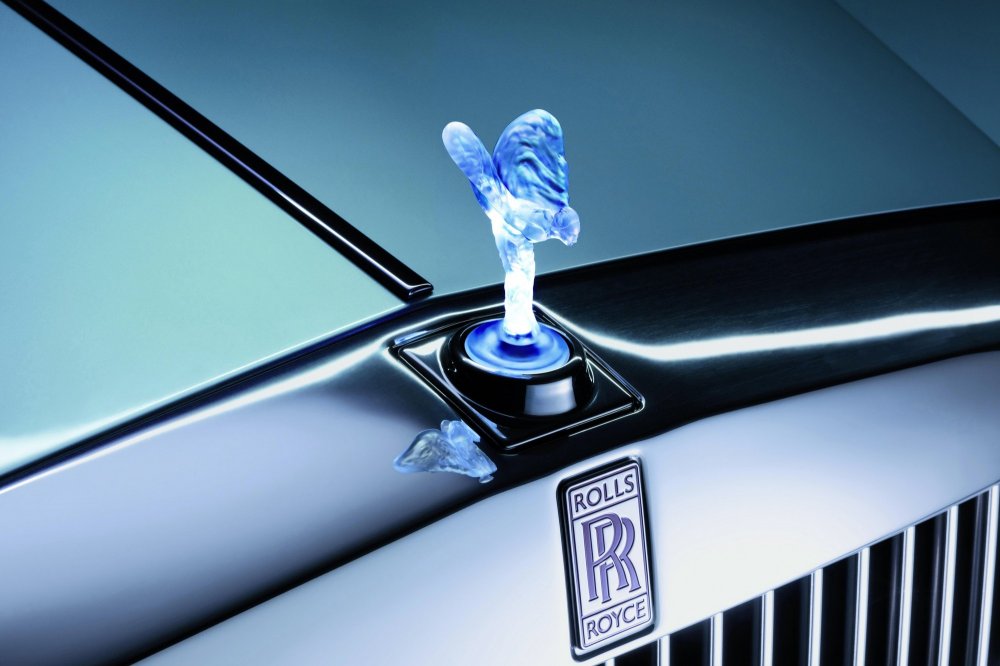Дух Маразма против Духа Экстаза: Rolls-Royce вынужден загасить светящуюся статуэтку - «Rolls-Royce»