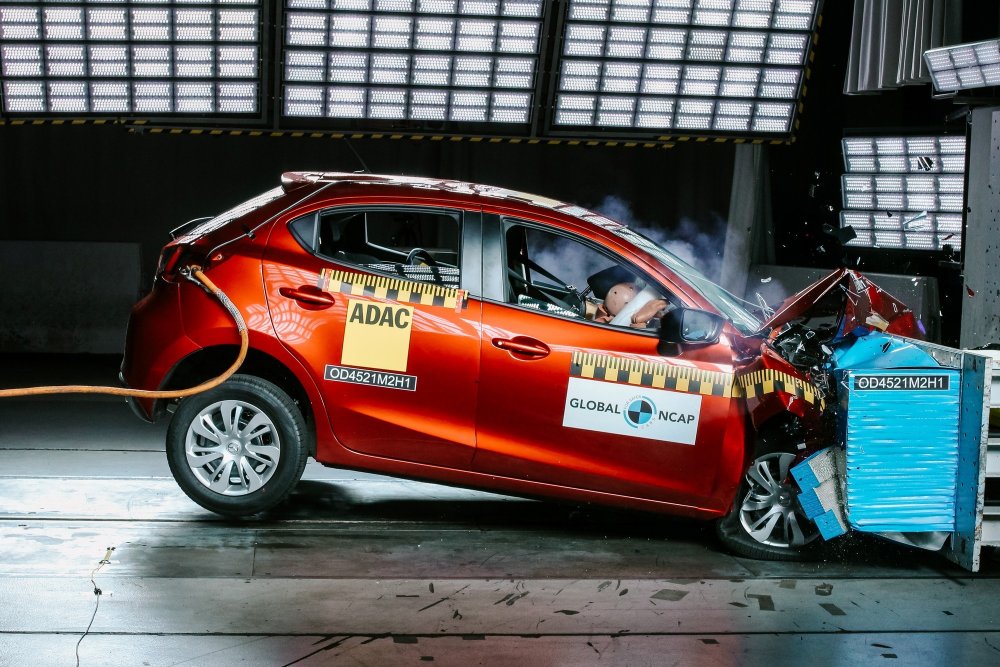 Mazda2 и Nissan Almera и в краш-тестах Global NCAP: сиденья уходят в отрыв! - «Автоновости»