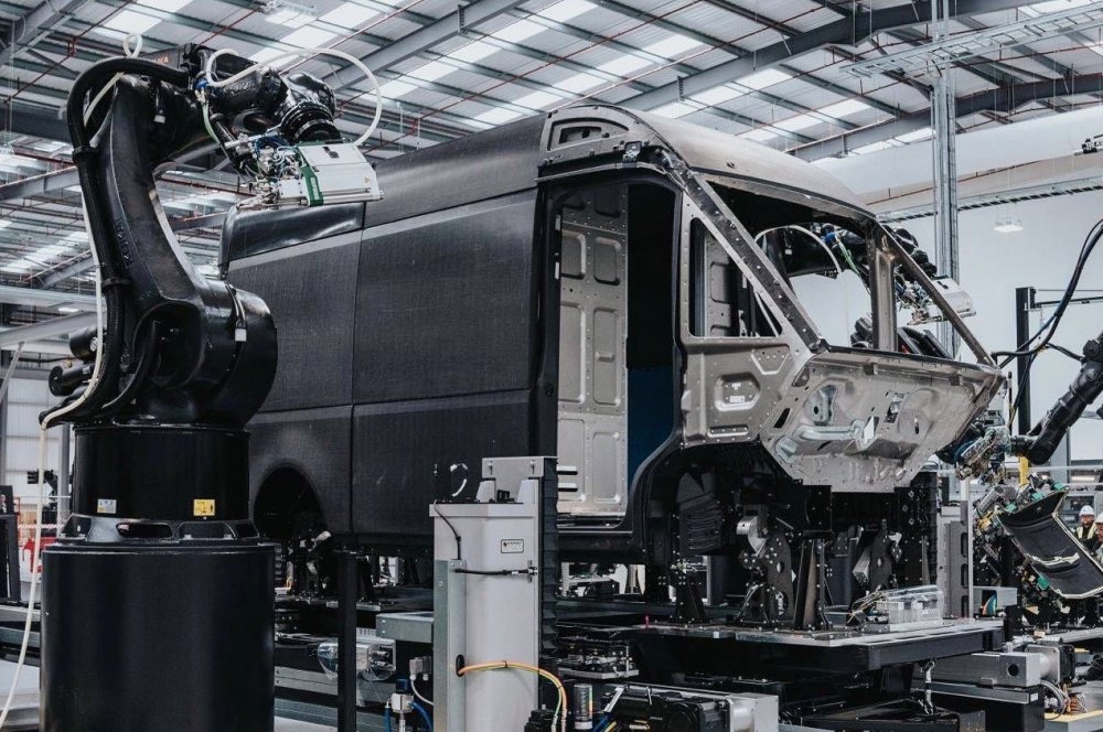 Дёшево и просто: стартап Arrival Дениса Свердлова собрал первый фургон на микрофабрике - «Автоновости»