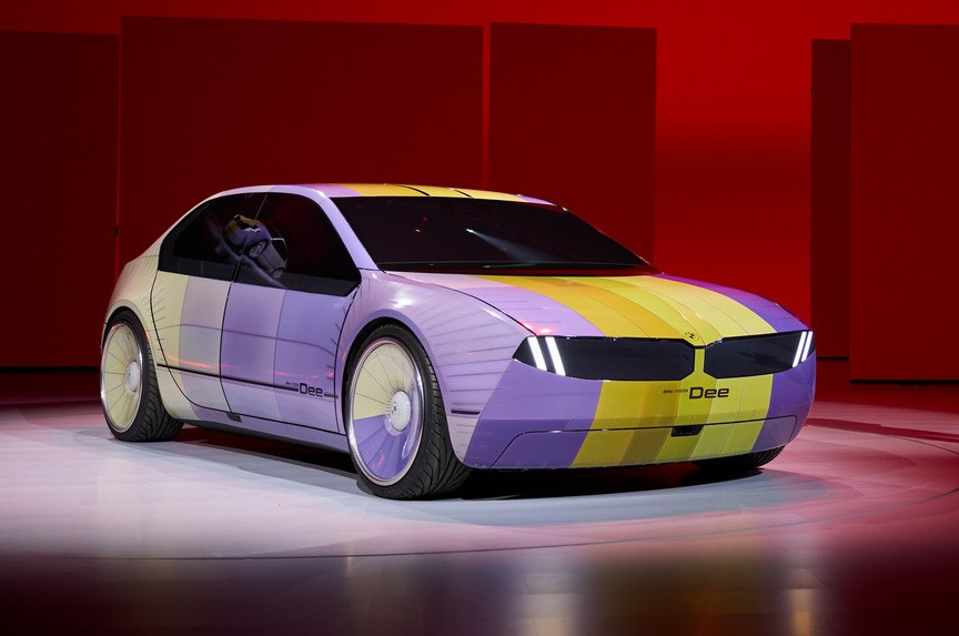Седан BMW i Vision Dee: меняющий цвет кузов, нормальные «ноздри» и Шварценеггер - «Автоновости»