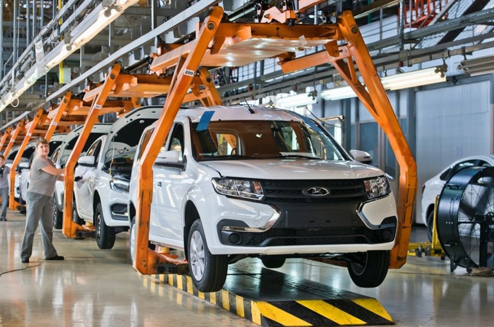 АВТОВАЗ возобновил производство универсалов и фургонов Lada Largus - «Автоновости»