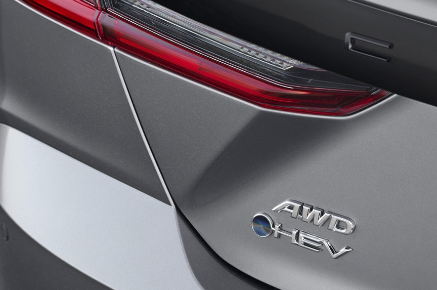Toyota Camry нового поколения: свежие тизеры и дата премьеры - «Автоновости»