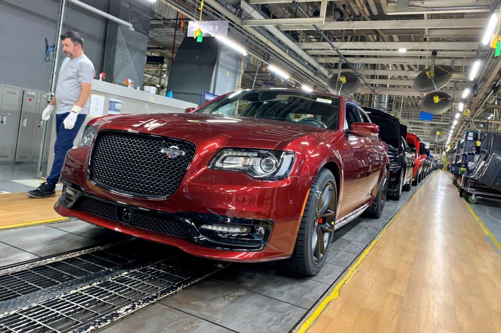 Stellantis прощается с седаном Chrysler 300: топ-версия С уже снята с производства - «Автоновости»