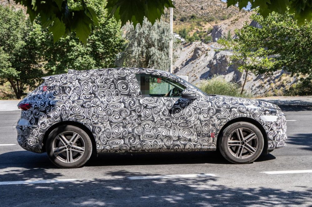 Audi готовит к премьере новые A5 и Q5. Кроссовер поймали во время дорожных испытаний - «Автоновости»