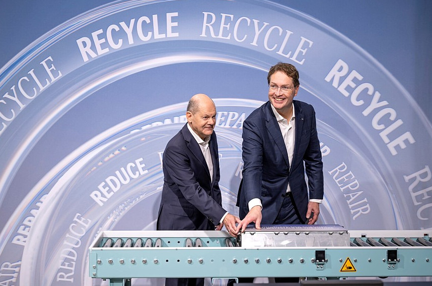 Компания Mercedes-Benz запустила завод по переработке батарей электромобилей - «Автоновости»