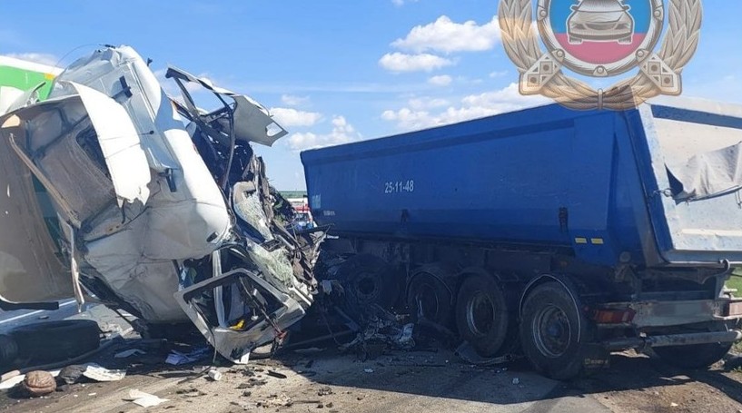 Под Саратовом в ДТП с тремя грузовиками погибли два человека - «ГИБДД»