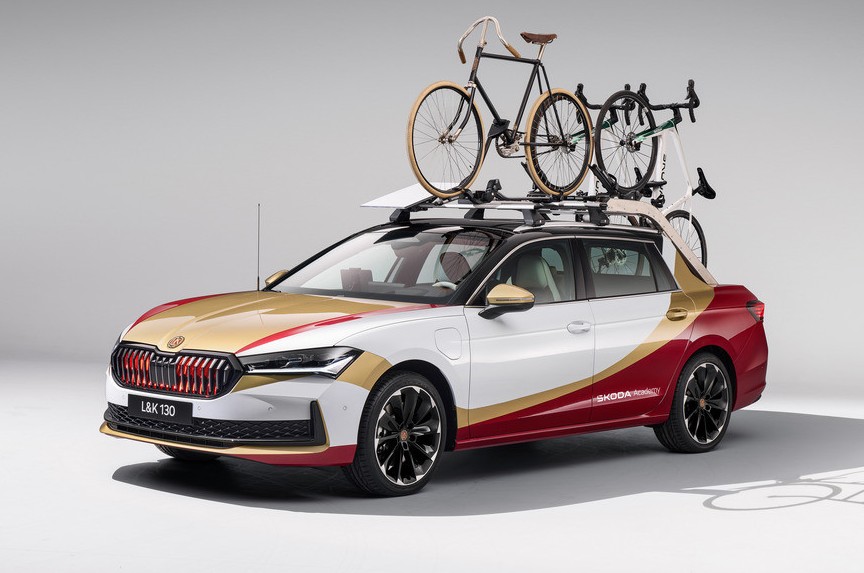 Skoda Superb превратили в пикап со сдвижной пассажирской дверью - «Автоновости»
