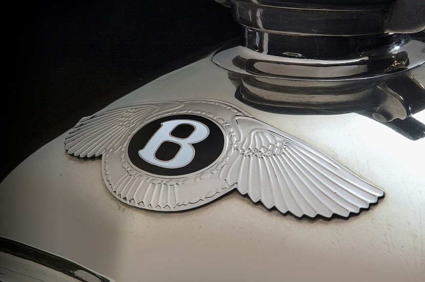 Крылья без бороды: Bentley показала новую эмблему перед дебютом эпохальной новинки - «Автоновости»
