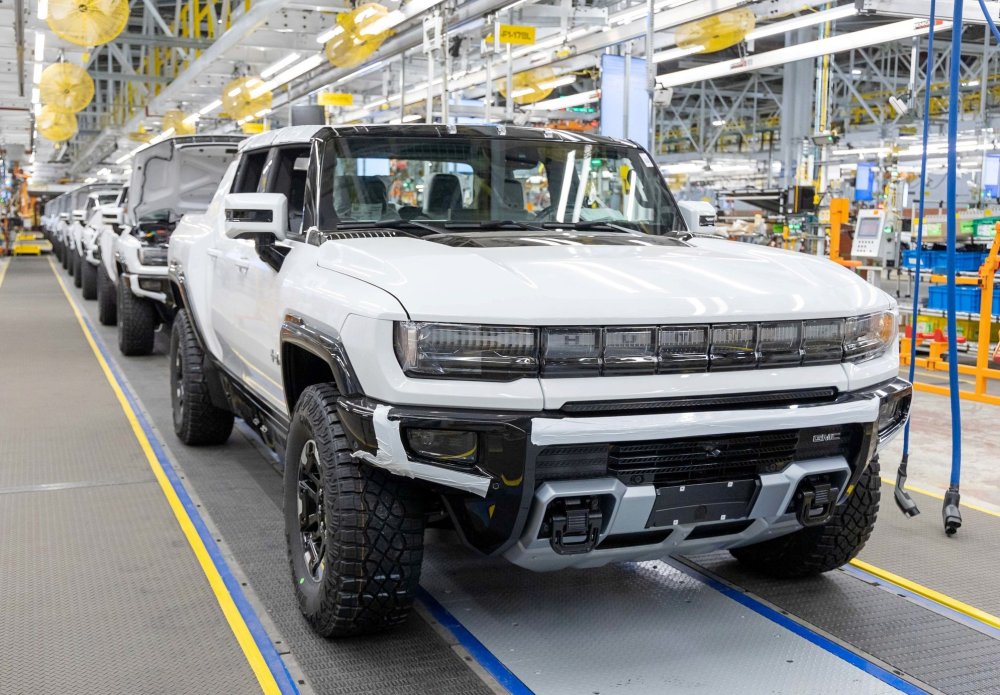 GM сокращает производство GMC Hummer EV и Cadillac Escalade IQ из-за низкого спроса - «Автоновости»