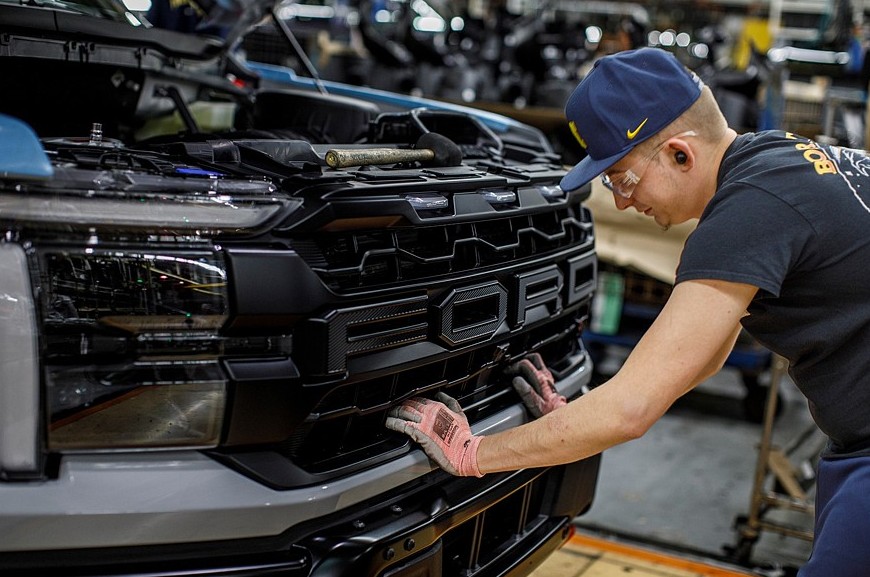 Ford наращивает производство пикапов F-150 и Super Duty, а выпуск Lightning будет на паузе - «Автоновости»