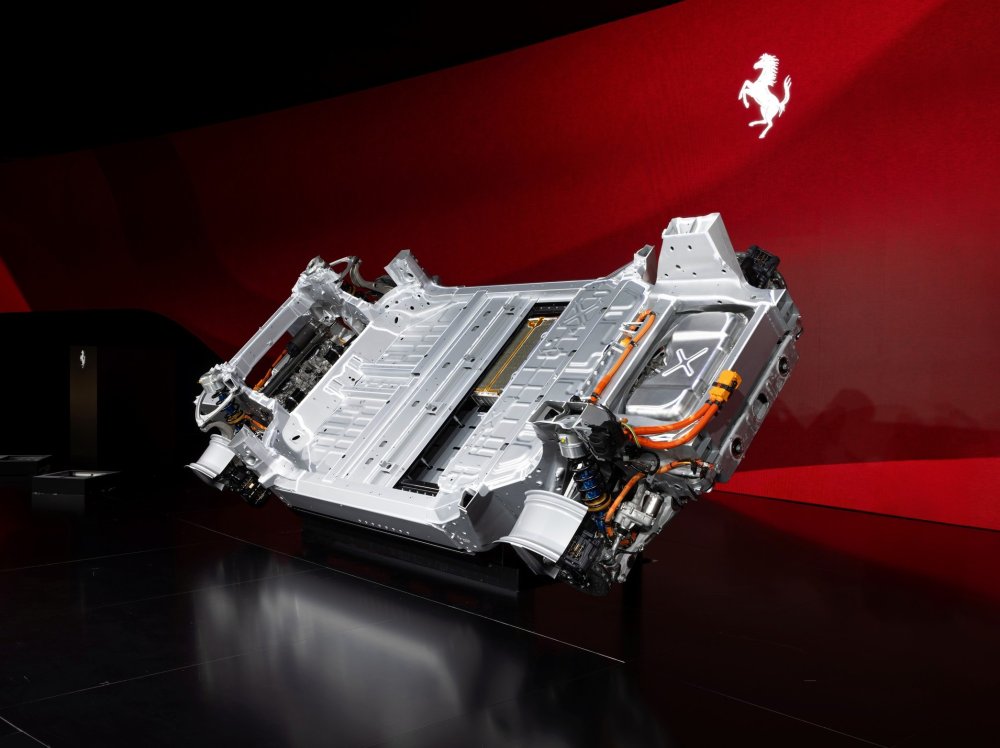 Ferrari показала платформу первого электромобиля: цифры воображения не поражают - «Автоновости»
