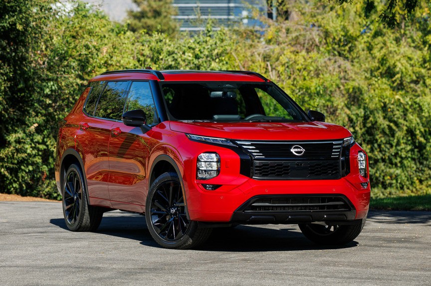 Не заморачивались: представлен Nissan Rogue PHEV, он же чуть переделанный Mitsubishi Outlander - «Автоновости»