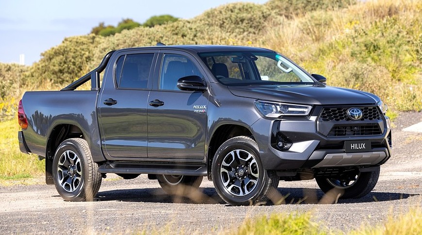 Новый Toyota Hilux показался на первых тизерах, названа дата премьеры - «Автоновости»