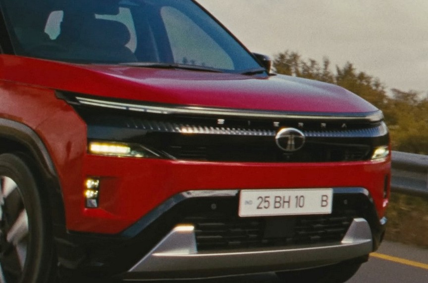 Серийный кроссовер Tata Sierra: трёхэкранное табло и несколько вариантов начинки - «Автоновости»