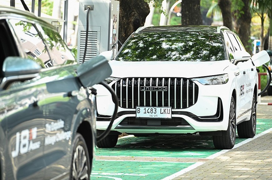 Jaecoo J8 SHS-P установил рекорд Индонезии по запасу хода - «Автоновости»