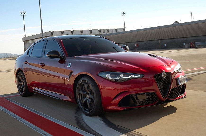 Топовые Alfa Romeo Giulia и Stelvio c V6 обзавелись спецверсиями Collezione - «Автоновости»