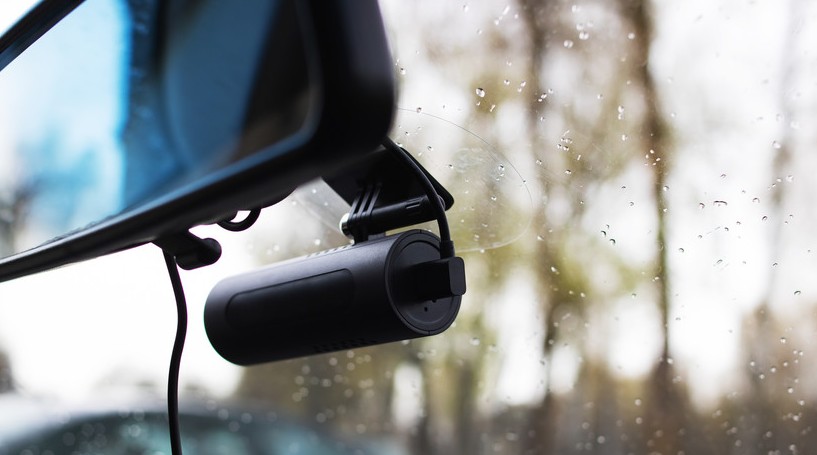 Автоэксперт Попов разъяснил, как правильно установить видеорегистратор - «ГИБДД»