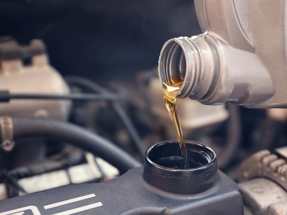 Синтетика или полусинтетика: специалисты рассказали, какое выбрать масло - «Автоновости»