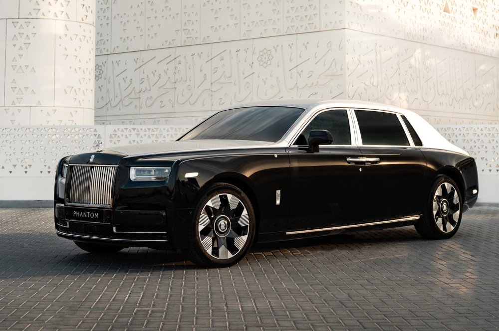 У Rolls-Royce Phantom появилась эксклюзивная версия с лазерной гравировкой на капоте - «Автоновости»