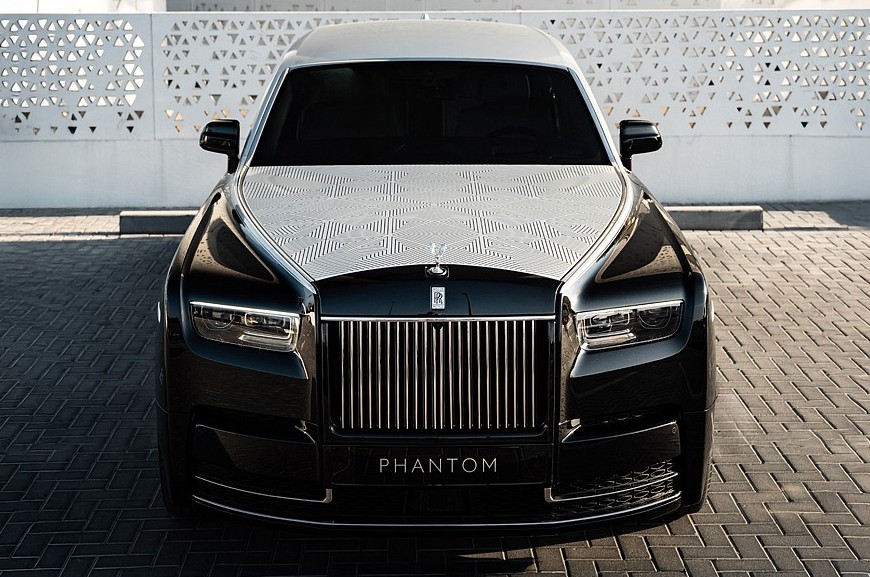 У Rolls-Royce Phantom появилась эксклюзивная версия с лазерной гравировкой на капоте - «Автоновости»