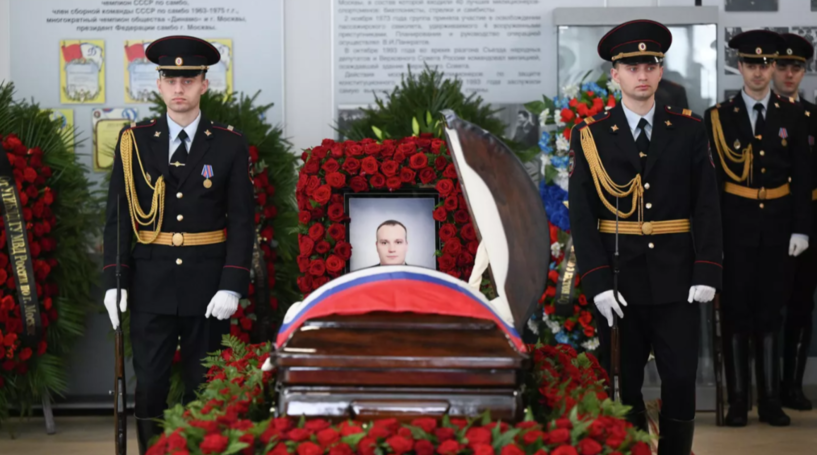 В Москве проходит прощание с погибшим при взрыве полицейским - «ГИБДД»