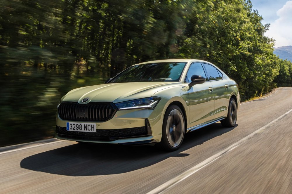 Пополнение в семействе: лифтбек Skoda Superb получил новую «начинку» - «Автоновости»