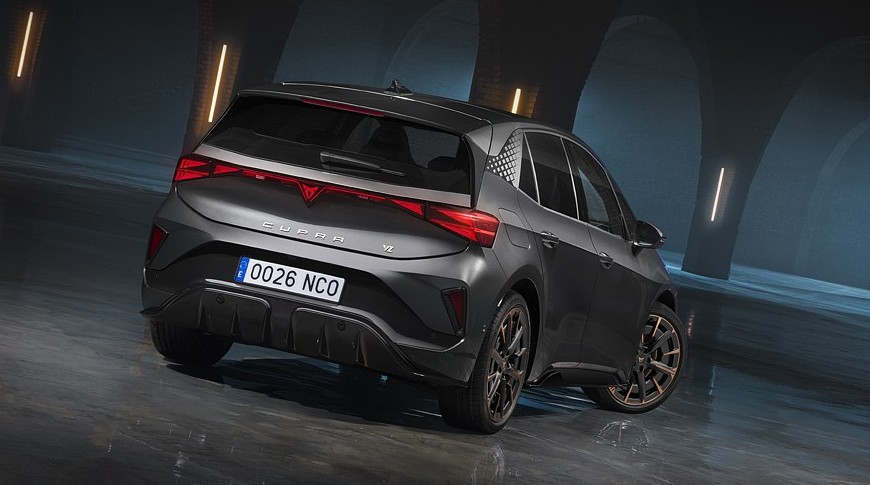 Обновлён хэтчбек Cupra Born: фирменный «нос», физические кнопки на руле, больше запас хода - «Автоновости»
