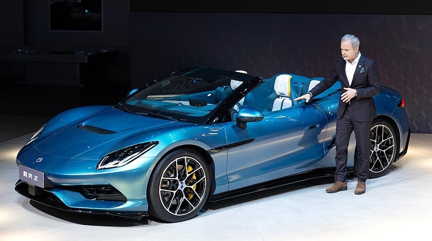 Спорткары от BYD в Пекине: открытая Denza Z и «формульный» квартет от FangChengBao - «Автоновости»