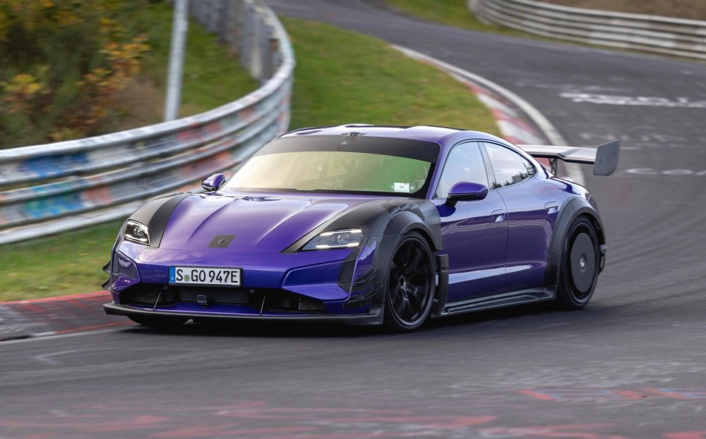 Прочь с дороги, Xiaomi! Новый рекорд Нюрбургринга от Porsche Taycan Turbo GT Manthey Kit - «Автоновости»