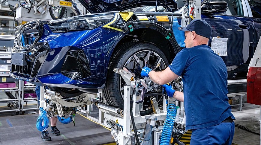 Натужная гордость: BMW Group отчиталась о выпуске двухмиллионного электромобиля - «Автоновости»