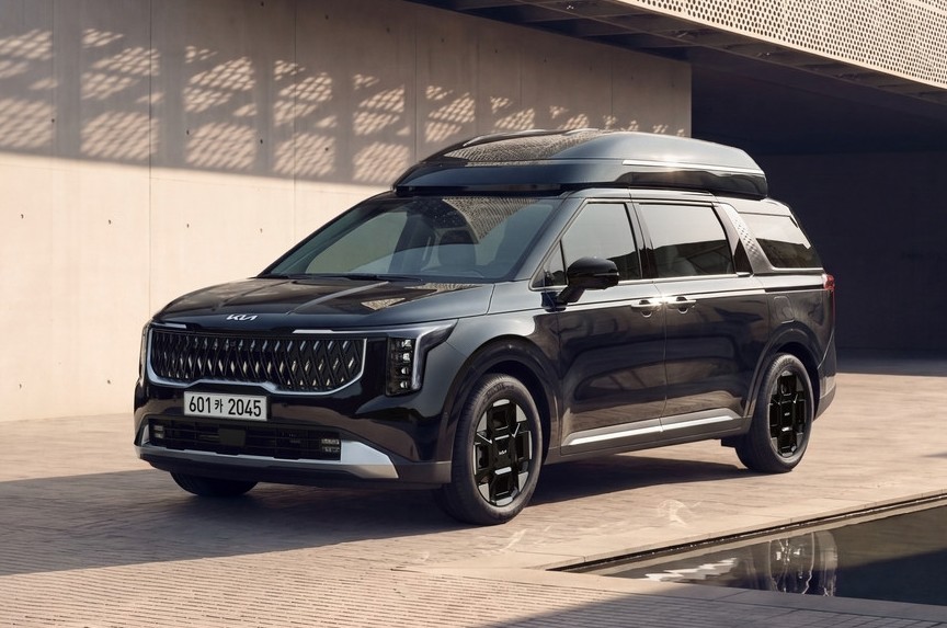 Минивэн Kia Carnival с высокой крышей: теперь версии попроще - «Автоновости»